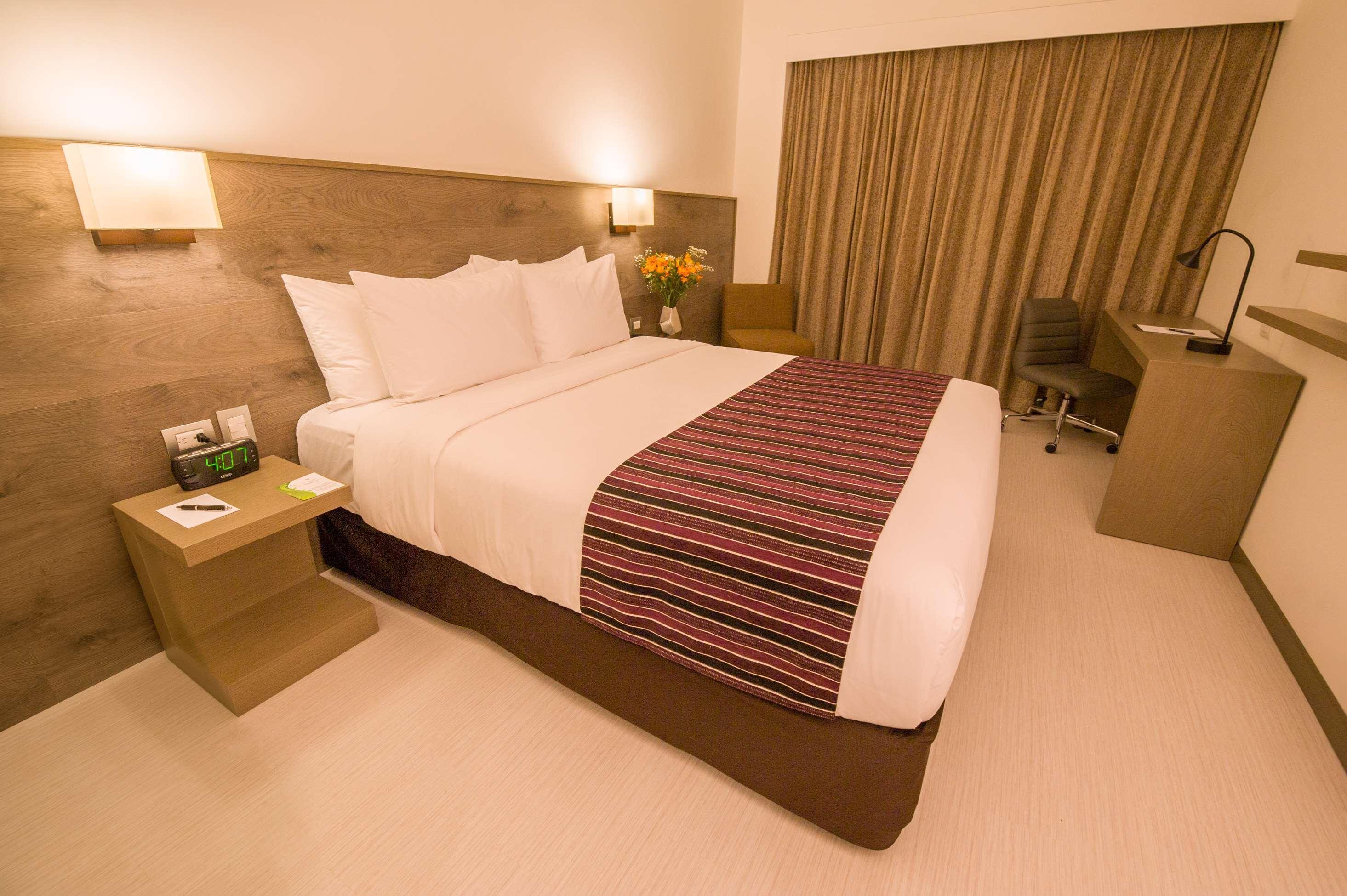 Best Western Posada Royale Hotel & Suites Сімі-Валлі Екстер'єр фото