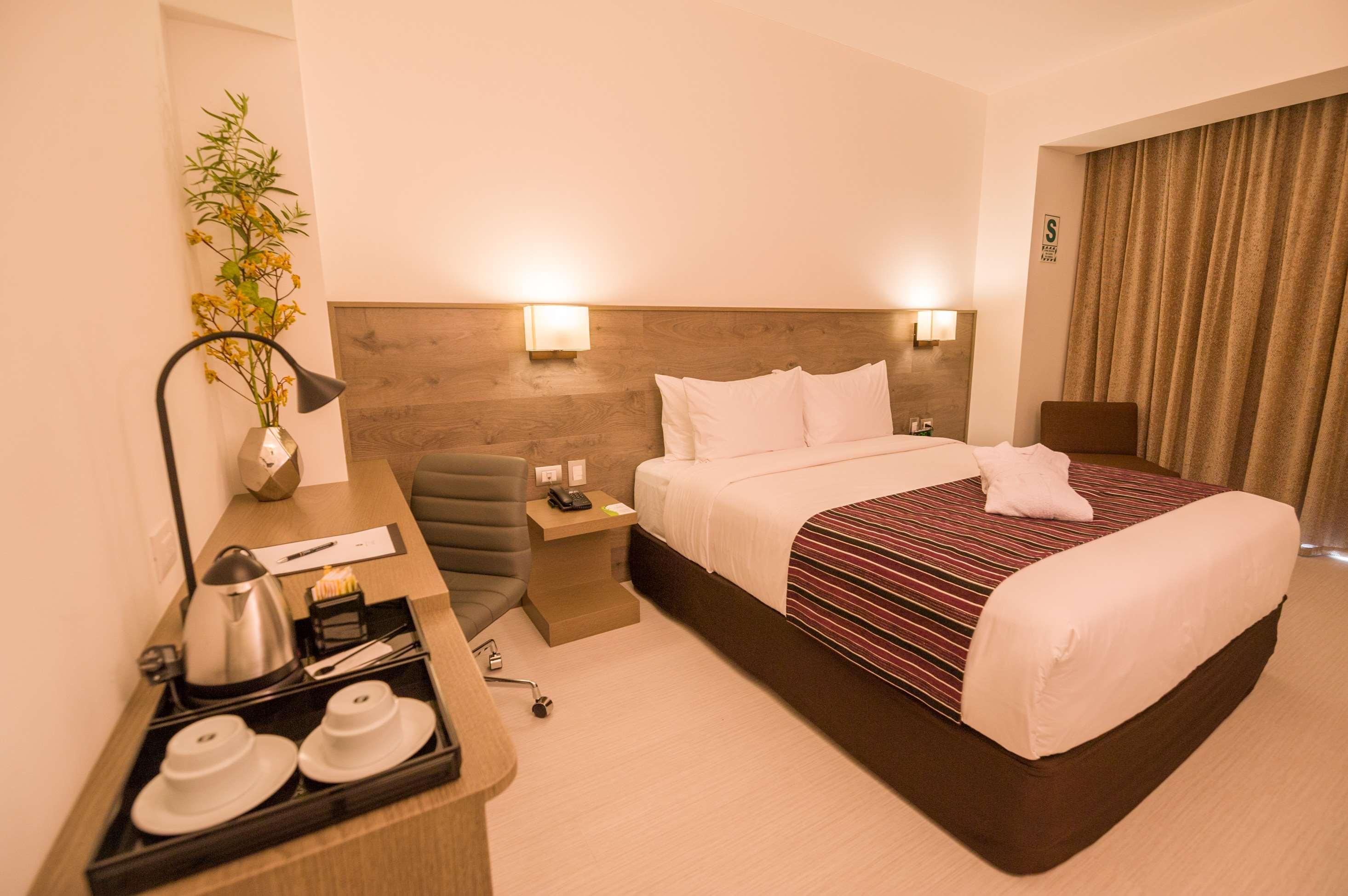 Best Western Posada Royale Hotel & Suites Сімі-Валлі Екстер'єр фото